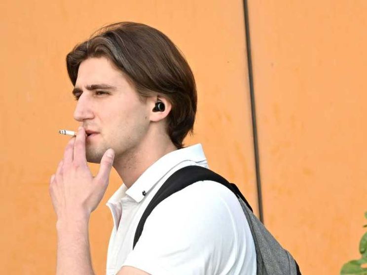 «Troppi tumori: più tasse sul tabacco per ridurre il consumo»