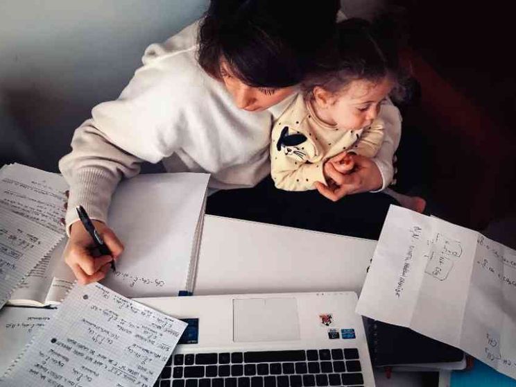 Lavoro, poi stacco: c'è una proposta di legge sul diritto alla disconnessione