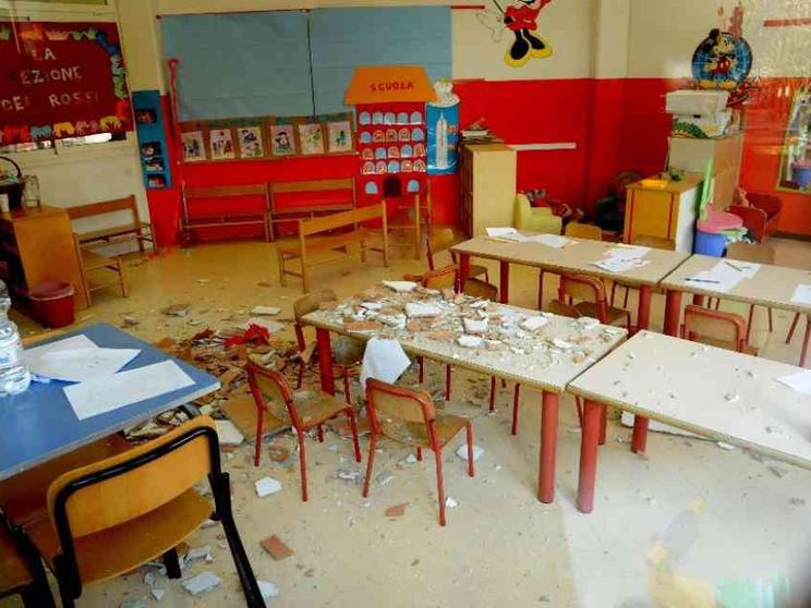 Scuole a pezzi, in un anno 69 crolli. Sei su dieci senza agibilità