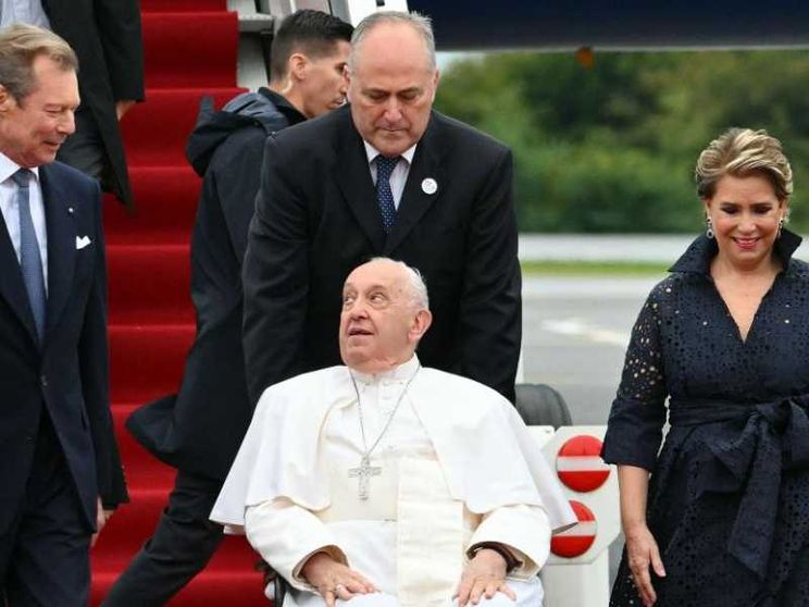 Il Papa in Lussemburgo: la ricchezza è responsabilità. Basta inutili stragi