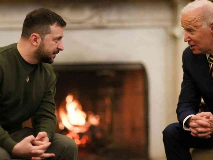 Biden riceve Zelensky e promette nuove armi. Putin prepara la "lista atomica"