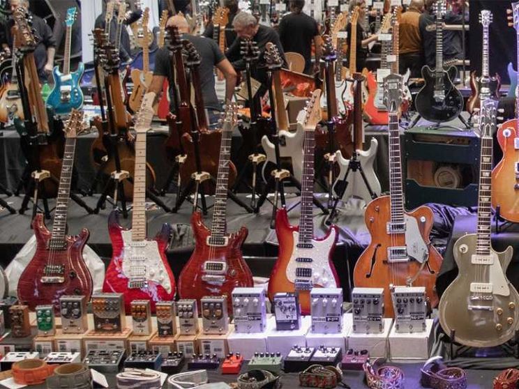 Il violino di Cremona suona con i miti del rock