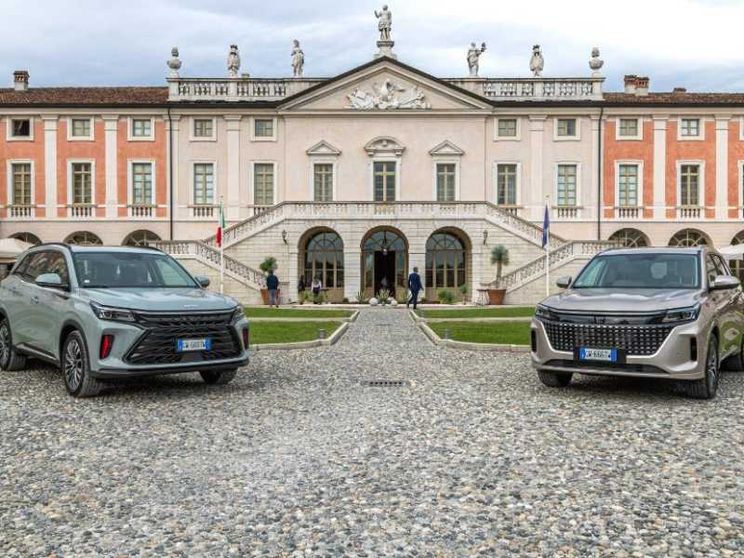 Altri due Suv cinesi in arrivo: quanto costano e come vanno le DFSK E5 e Glory