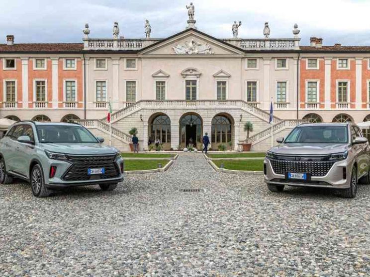 Altri due Suv cinesi in arrivo: quanto costano e come vanno le DFSK E5 e Glory