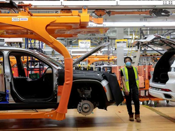 Stellantis: «L’auto elettrica non vende». Allungato lo stop alla 500e a Mirafiori