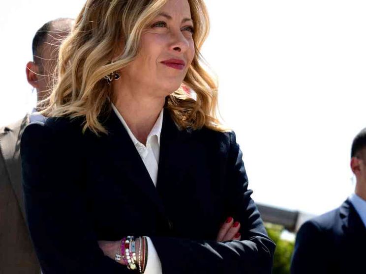 Meloni sente il premier libanese e preme su Israele: «Cessate il fuoco»