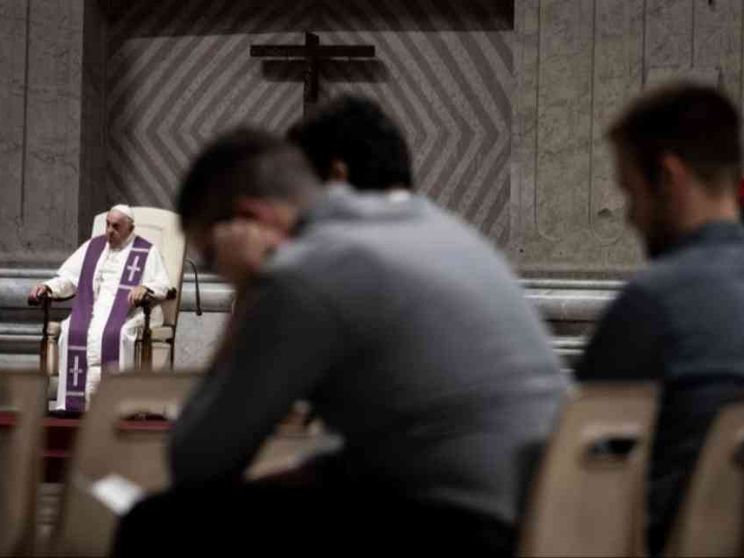 Il Papa: ammettere gli errori per essere credibili