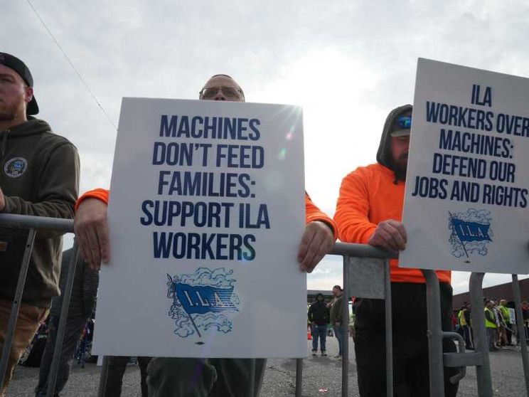 Sciopero dei porti Usa, a rischio le forniture globali
