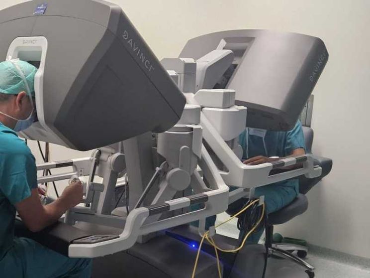 Per i tumori più complessi accanto al chirurgo c’è il robot Da Vinci