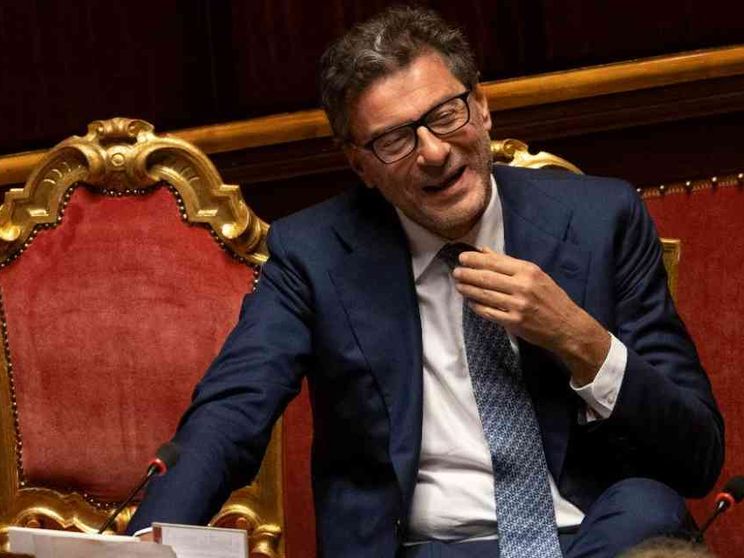 Giorgetti vorrebbe sacrifici per tutti, Meloni chiede prudenza