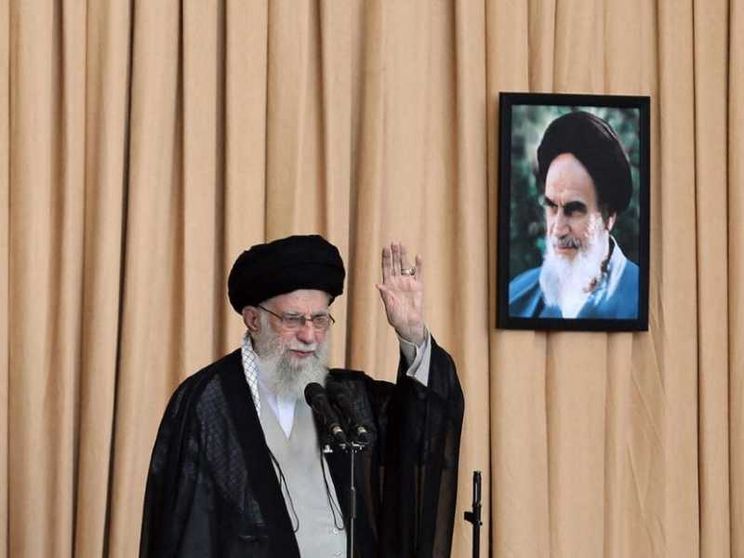 Raid su Beirut, nel mirino successore di Nasrallah. Khamenei: colpiremo ancora