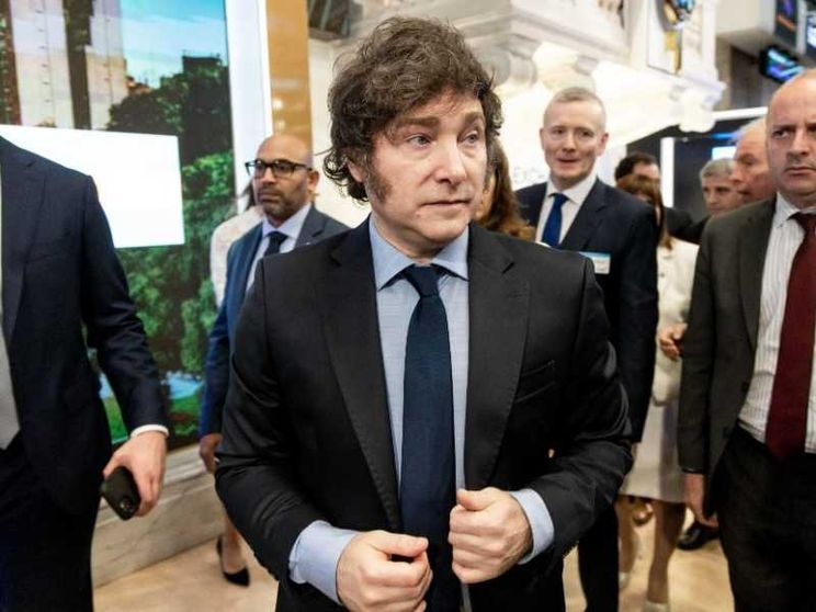 Milei cambia idea e retorica: andrò in Cina