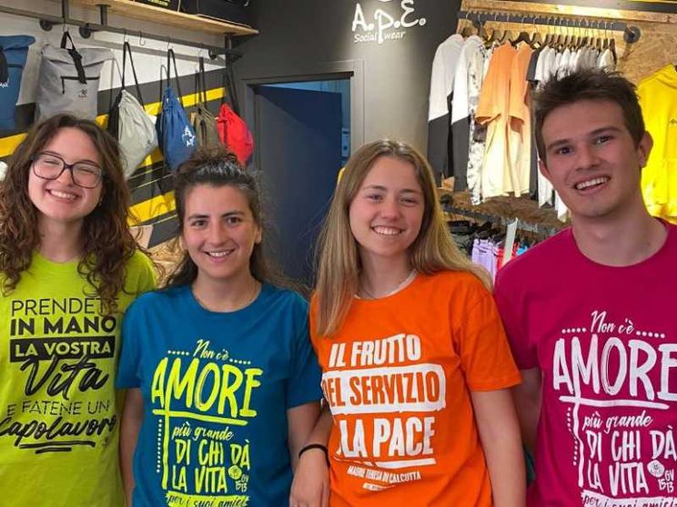 Con Ape social wear l’abbigliamento si fa etico: «Così promuoviamo il bene»