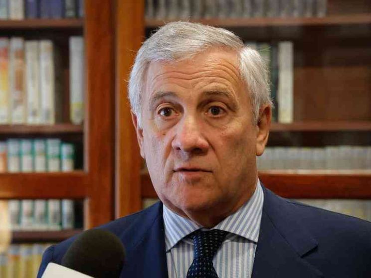 «Mio figlio rapito dal padre». Madre scrive a Tajani