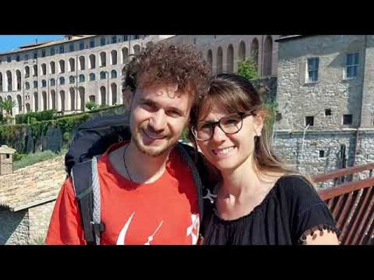 Silvia e Giovanni: il viaggio di nozze? A piedi sulla Via Lauretana