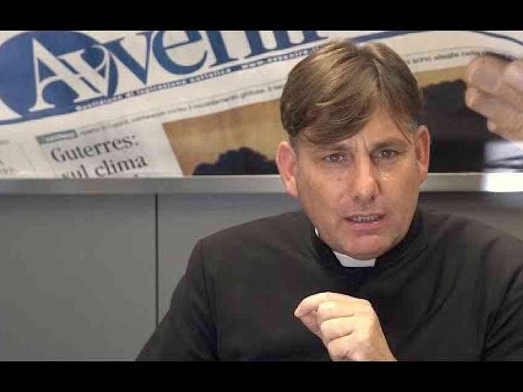 Don Coluccia, la sua vita sotto scorta. E Andrea che non si piega