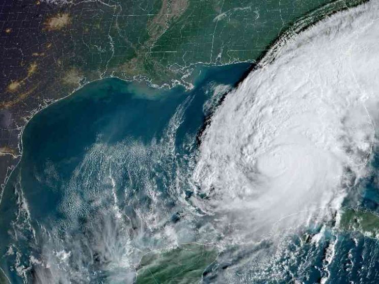 Vittime e distruzione in Florida, ma l'uragano Milton ora sta perdendo forza