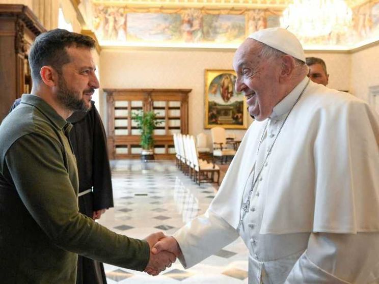 Zelensky 35 minuti con il Papa. Al centro «la via per una pace giusta»