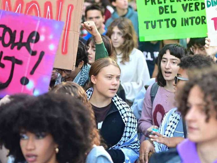 Greta Thunberg a Milano: l'onda verde dei giovani di nuovo in piazza