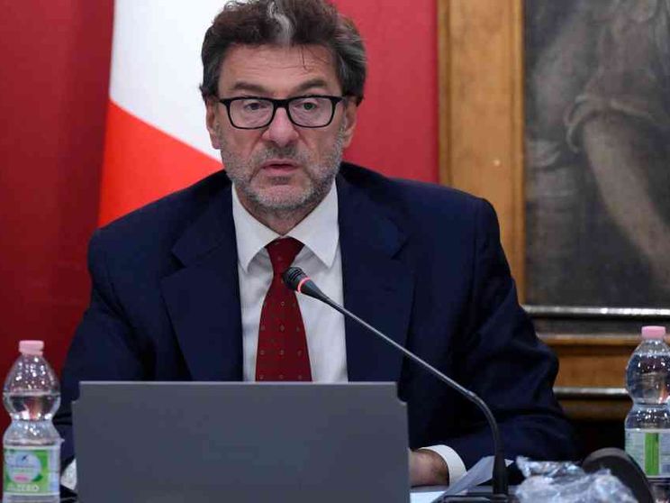 Giorgetti: nessuna nuova tassa, risponderemo con i fatti