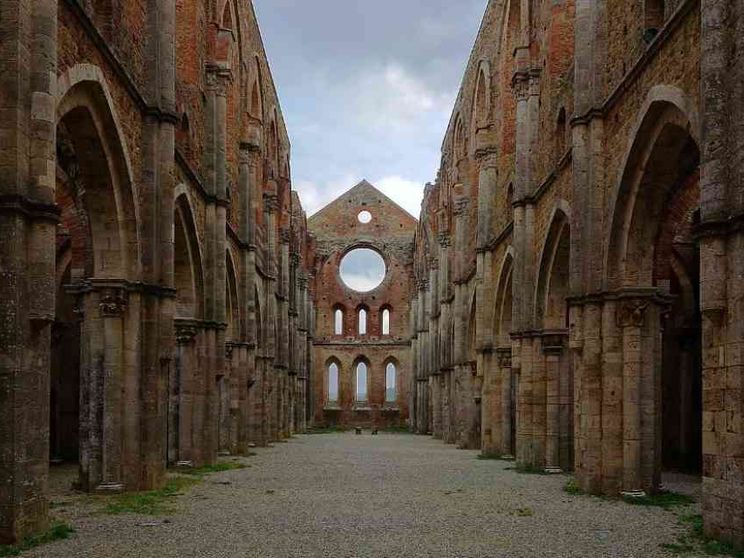 La spada nella roccia? È in Toscana a San Galgano
