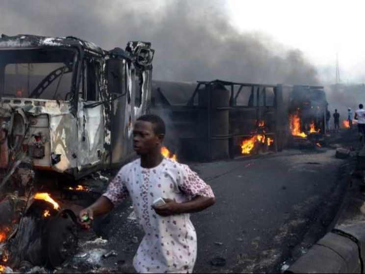 Nigeria, almeno 140 morti nell'esplosione di una cisterna di carburante