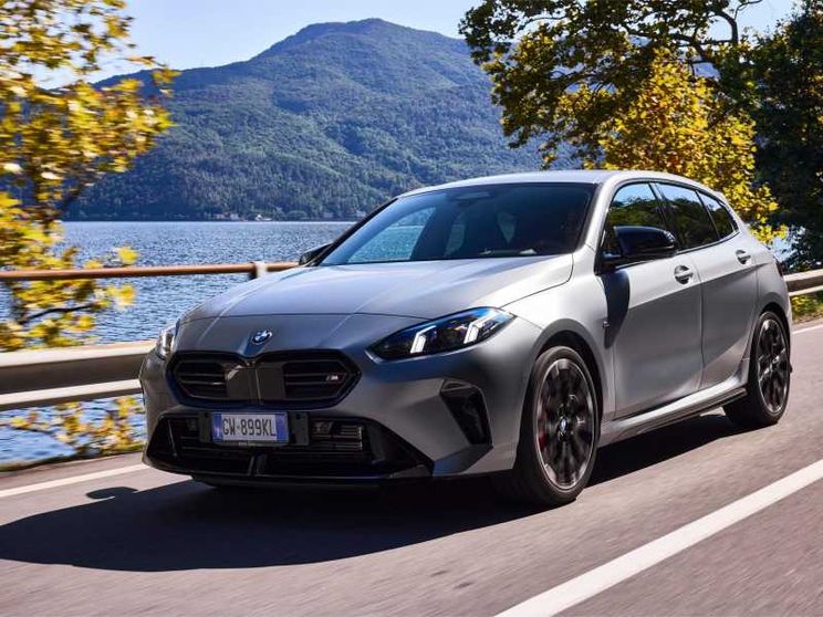 Bmw Serie 1: vent'anni dopo la prima cambia faccia ma non lo spirito