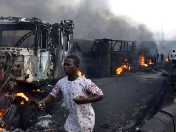 Nigeria, almeno 140 morti nell'esplosione di una cisterna di carburante