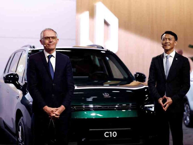 Stellantis, consegne in calo del 20%. Tavares: «Pesano i dazi contro la Cina»