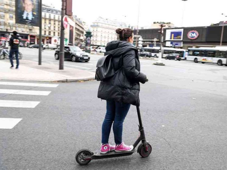 Caos due ruote a Parigi. Il prefetto: servono regole