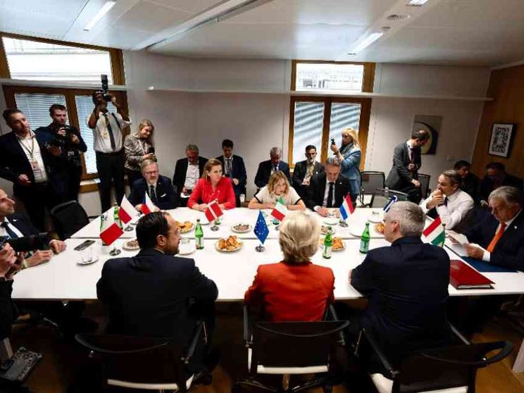 Stop alle partenze, “return hubs”: ora in Europa si fa strada la mano pesante