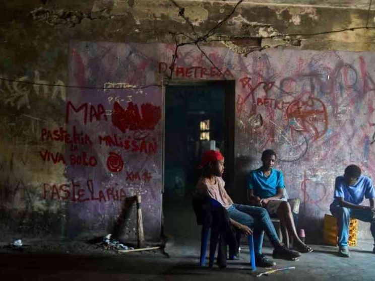 Sempre più debiti, sempre meno aiuti: nei Paesi fragili scuola e sanità a rischio