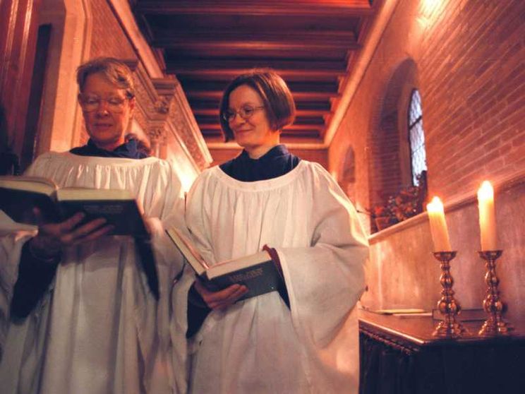 Donne diacono, per il Papa «la questione non è matura»