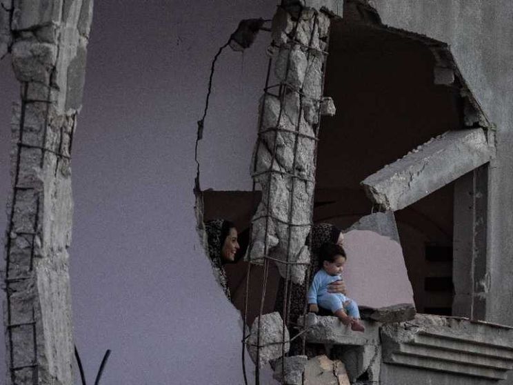 L'Oms: «Mille bambini e donne saranno curati nella Ue». Raid su Beirut