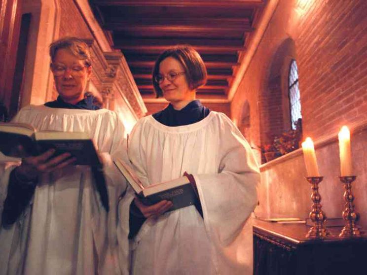 Donne diacono, per il Papa «la questione non è matura»