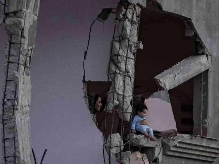 L'Oms: «Mille bambini e donne saranno curati nella Ue». Raid su Beirut