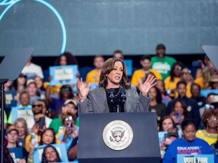 Alla fine i latinos voteranno donna: «L'incubo deportazioni pesa molto»