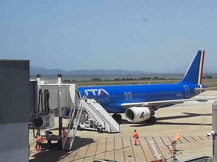 Il costo dei voli penalizza la Sardegna e la allontana dall'Italia