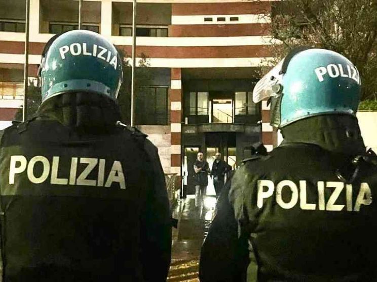 Mattarella «stupito» per la segnalazione di razzismo nelle forze dell'ordine