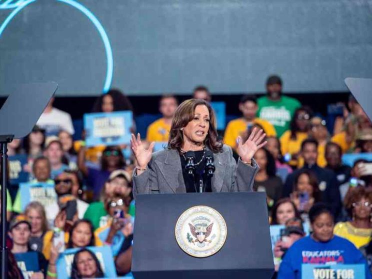 Alla fine i latinos voteranno donna: «L'incubo deportazioni pesa molto»