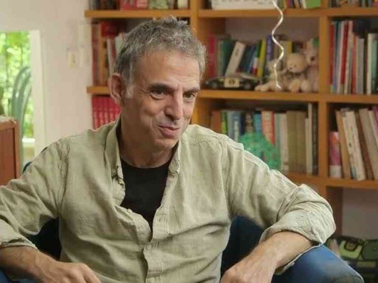 Etgar Keret: «Più che l'attacco dell'Iran, gli israeliani temano Netanyahu»