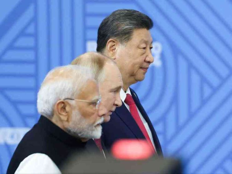 La diplomazia e la portaerei: la doppia politica di Xi Jinping