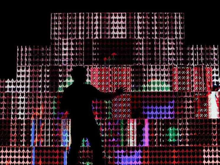 Suicida 14enne “innamorato” di un chatbot, la madre fa causa alla società