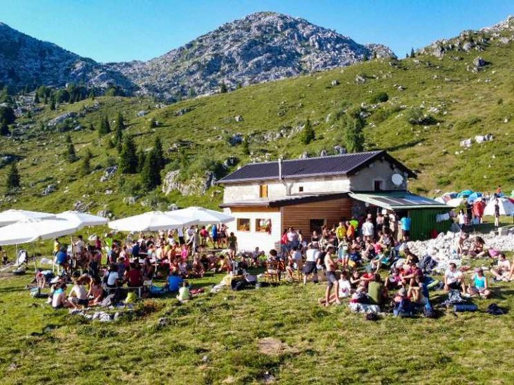 In Val Serina il rifugio che aiuta la Bolivia