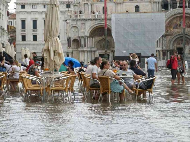 Venezia si tutela sull’iperturismo: le nuove regole di accesso