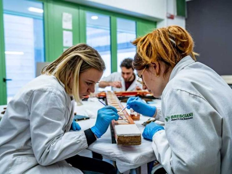 Inps: gli uomini guadagnano il 28% in più delle donne