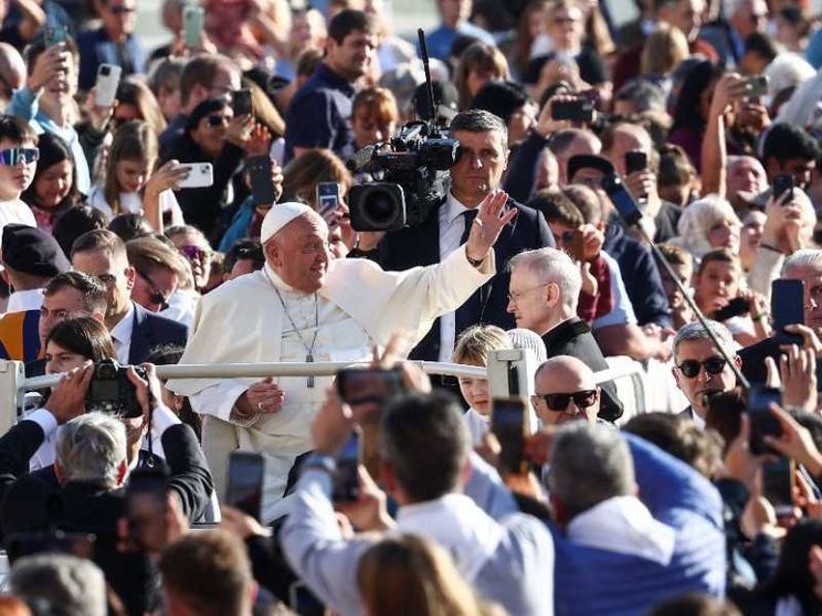 Papa Francesco: nella guerra tutti perdono, prime vittime bambini e famiglie