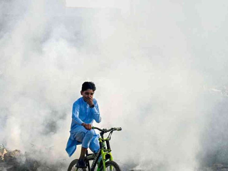 Quando l'aria diventa un nemico: Lahore nella morsa dello smog