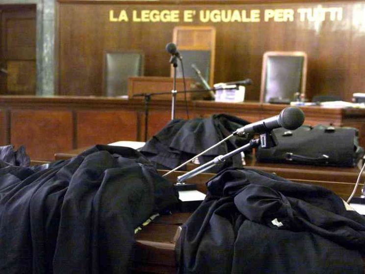 La Lega accusa: giudici comunisti. L'Anm replica: no a condizionamenti