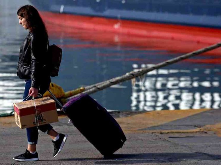 Sempre più giovani emigrano all'estero: ecco l'unica Italia che cresce